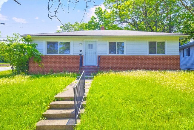 Building Photo - 3 BED 1 BATH BEAUTIFUL SINGLE FAMILY HOME ...