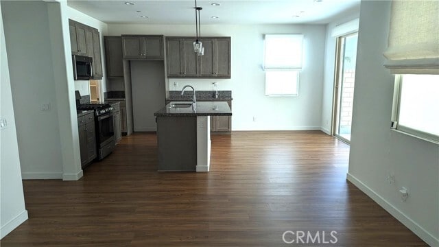 Building Photo - 7449 Channel View St