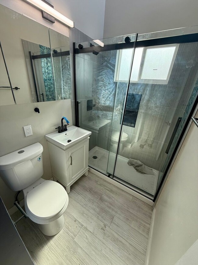 Building Photo - **FREE JUNE**    Freshly Renovated 2 bedro...