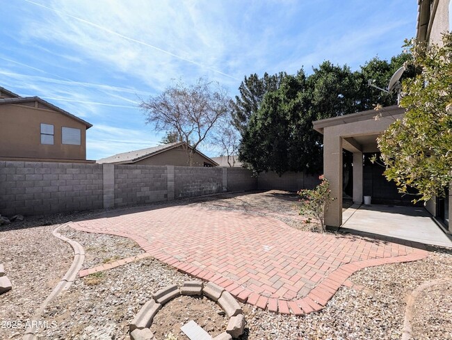 Building Photo - 8861 W Paradise Dr