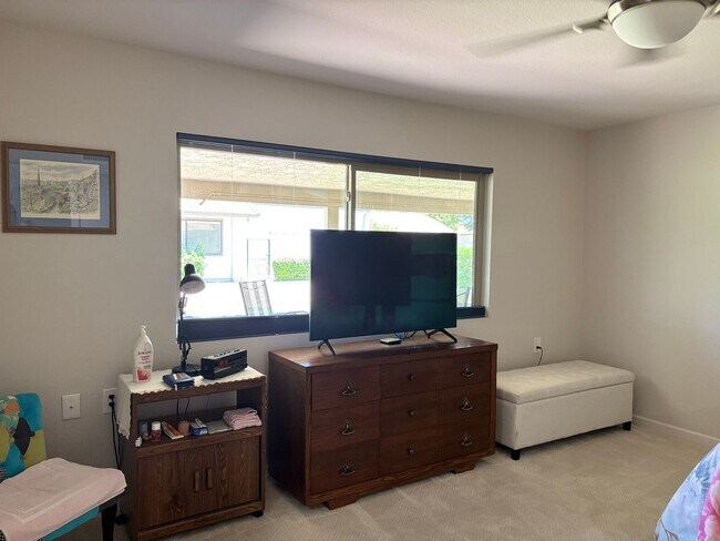 Building Photo - Beautifully updated 2 bedroom with large den/office area. In Leisure World a 45+ Active Adult Res...