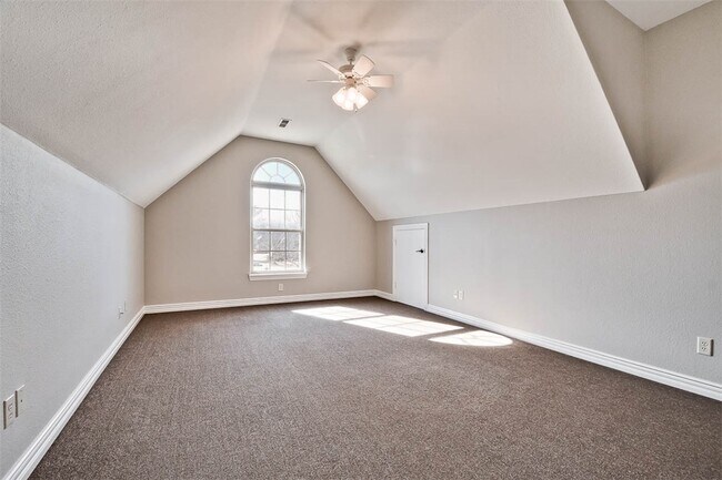 Building Photo - 717 NE Essex Ct