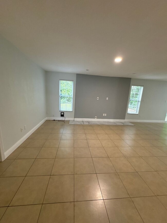 Building Photo - Beautiful 3 Beds 2 Baths home