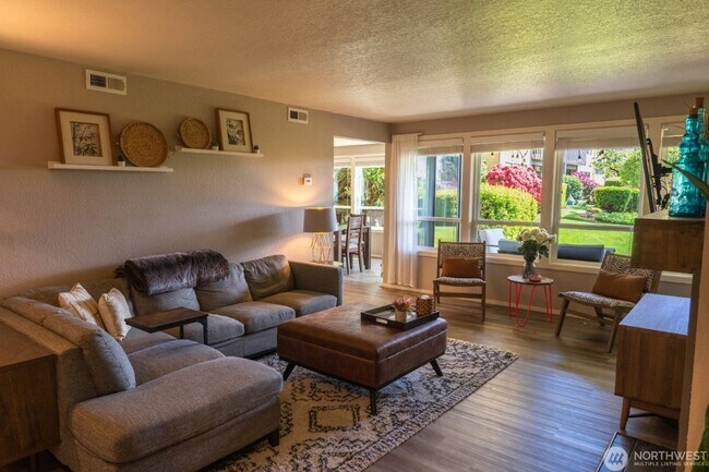 Building Photo - 2Bd/1.75Ba Kirkland Condo
