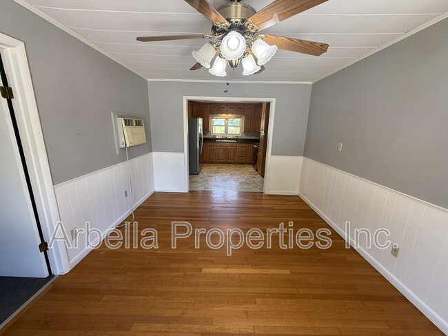 Building Photo - 2239 Buckingham Rd