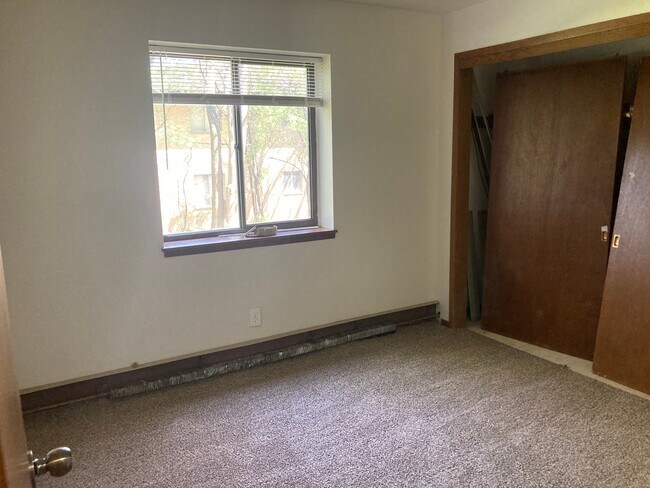 Building Photo - 10628 W Bobolink Ave