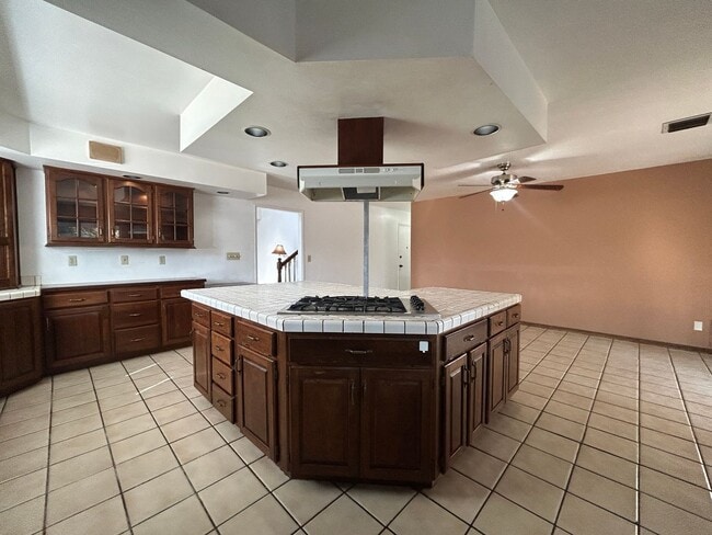 Building Photo - 5055 Pearblossom Dr