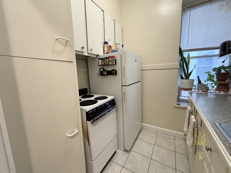 Building Photo - 1477 Beacon St