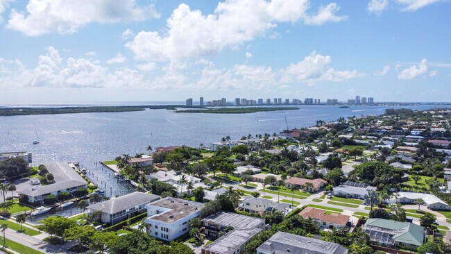 Building Photo - 143 Yacht Club Dr