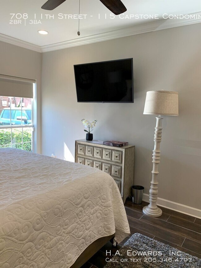 Building Photo - Capstone Condominiums 115