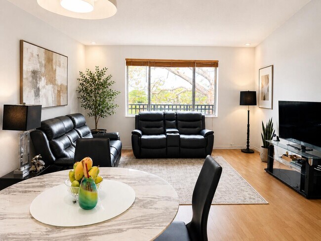Building Photo - 711 SW 148th Ave