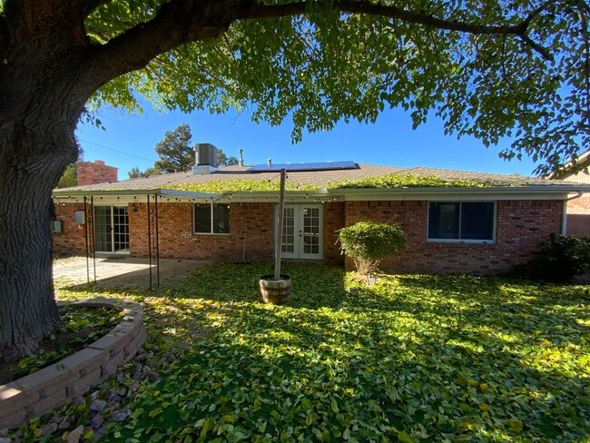 Building Photo - 3 Bedroom Single Story Home Available Near Louisiana Blvd NE & Candelaria Rd NE!