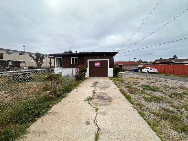 Building Photo - 2 Bedroom, 2 BA house for Rent in National...