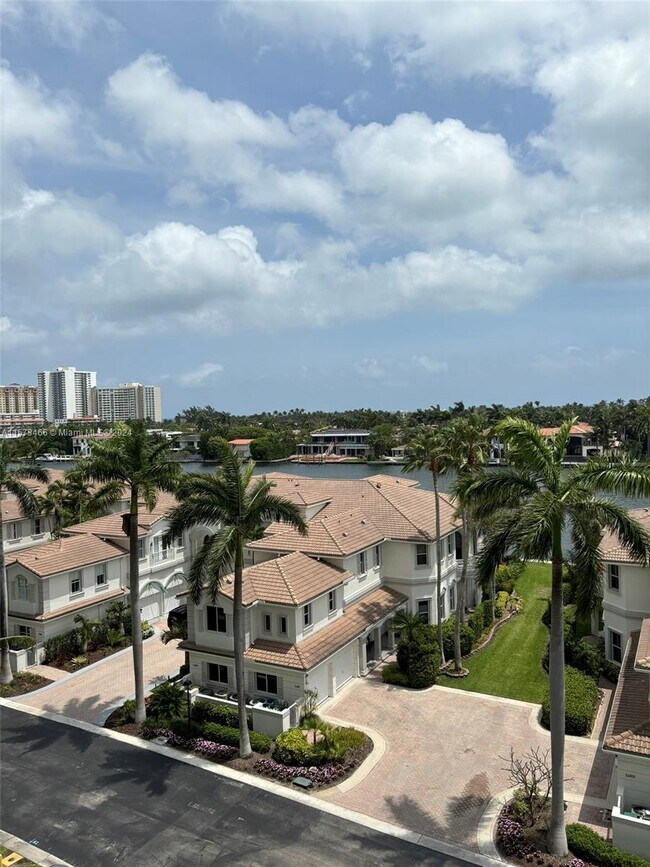 Building Photo - 21050 Point Pl