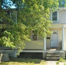 Building Photo - Bright & Comfortable Waltherson Townhouse