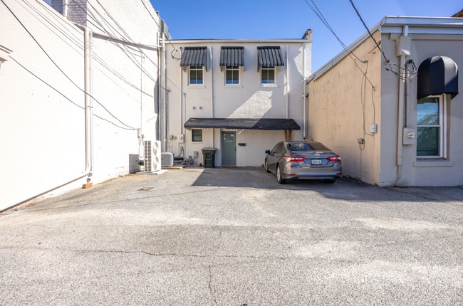 Building Photo - 9 S Main St