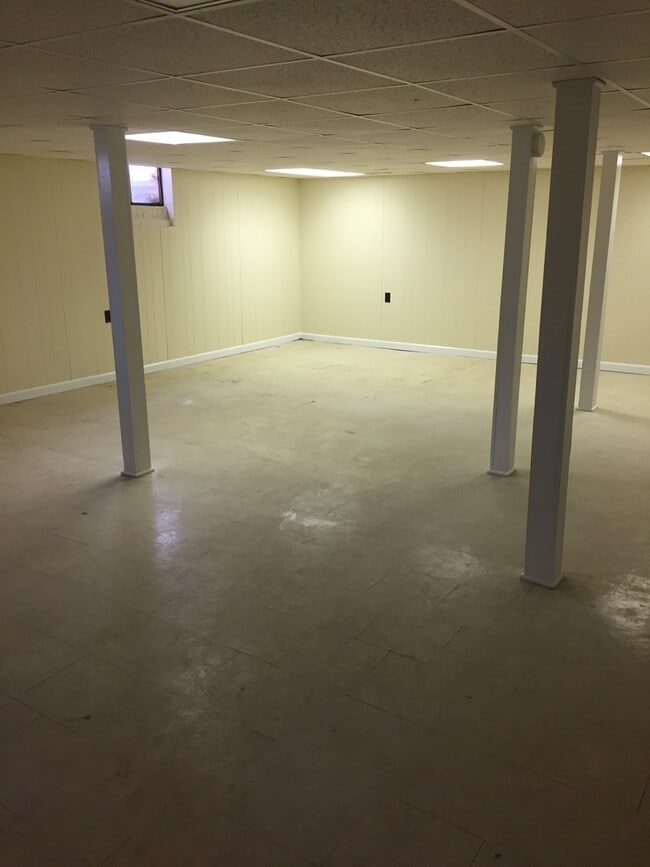 Building Photo - 1301 Brookwood Dr