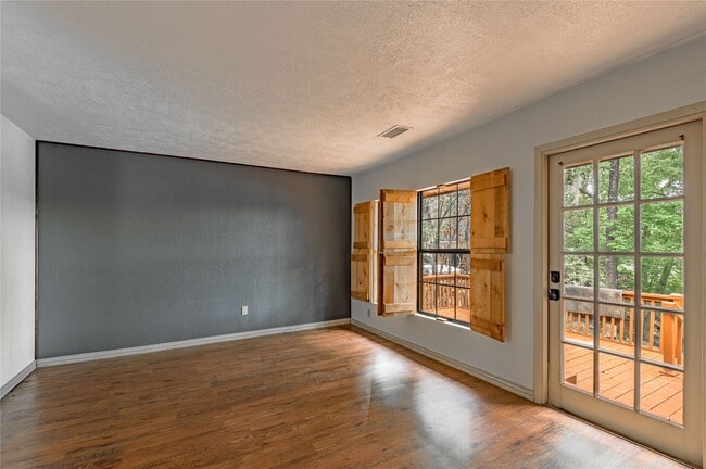 Building Photo - 73 Thomas Lake Rd