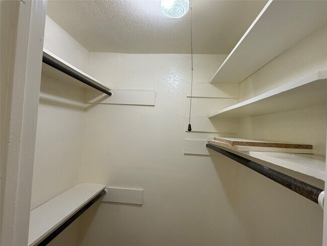 Building Photo - 16414 Paint Rock Rd