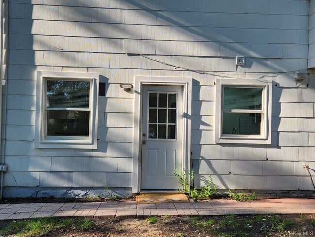 Building Photo - 24 Tennyson Dr