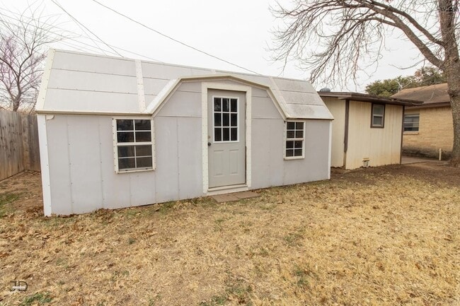 Building Photo - 4646 Sierra Madre Dr