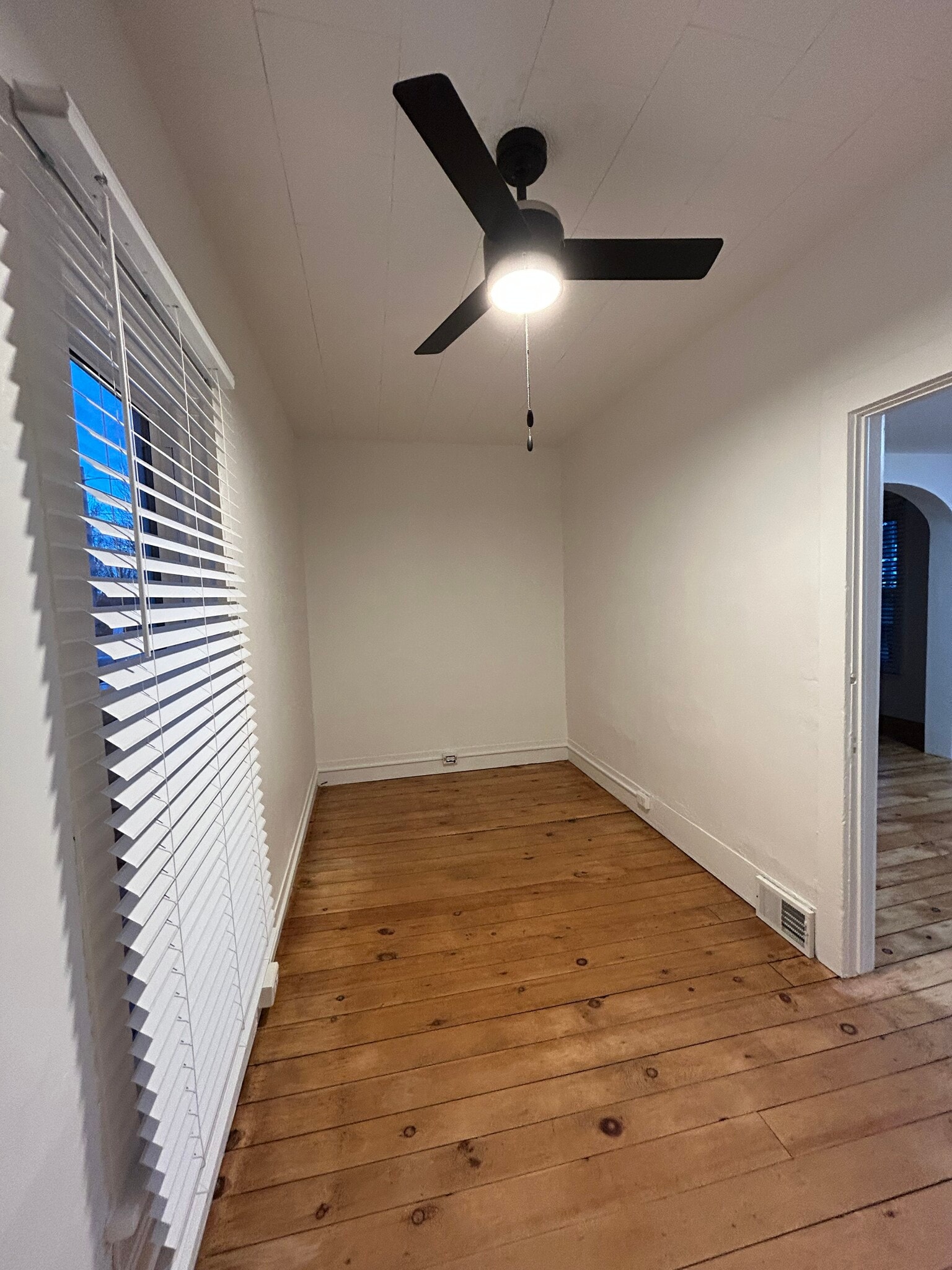 Bedroom - 14 N Main St
