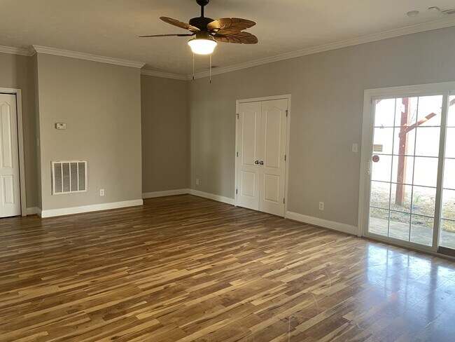 Building Photo - 109 Canyon Ct