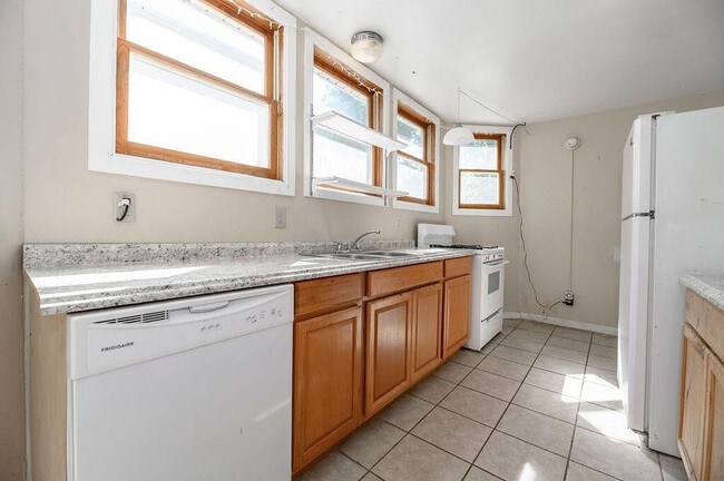 Building Photo - 348 Woodland Ave