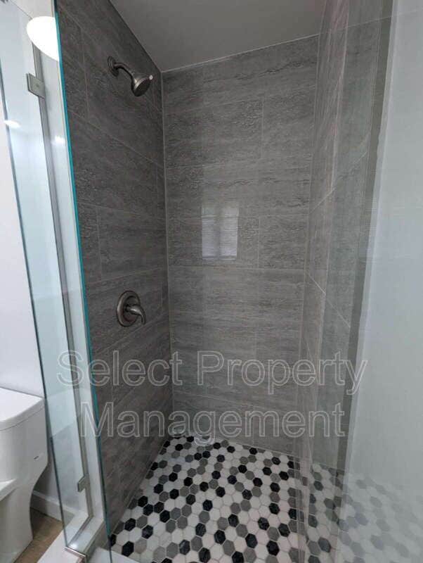 Building Photo - 3211 Jonquil Dr
