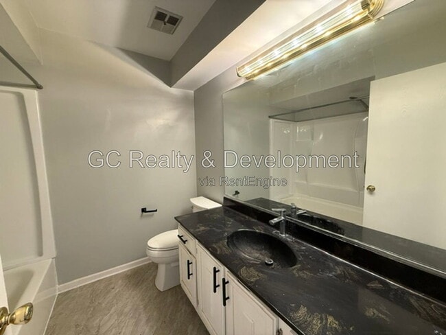 Building Photo - 320 Deer Glen Way