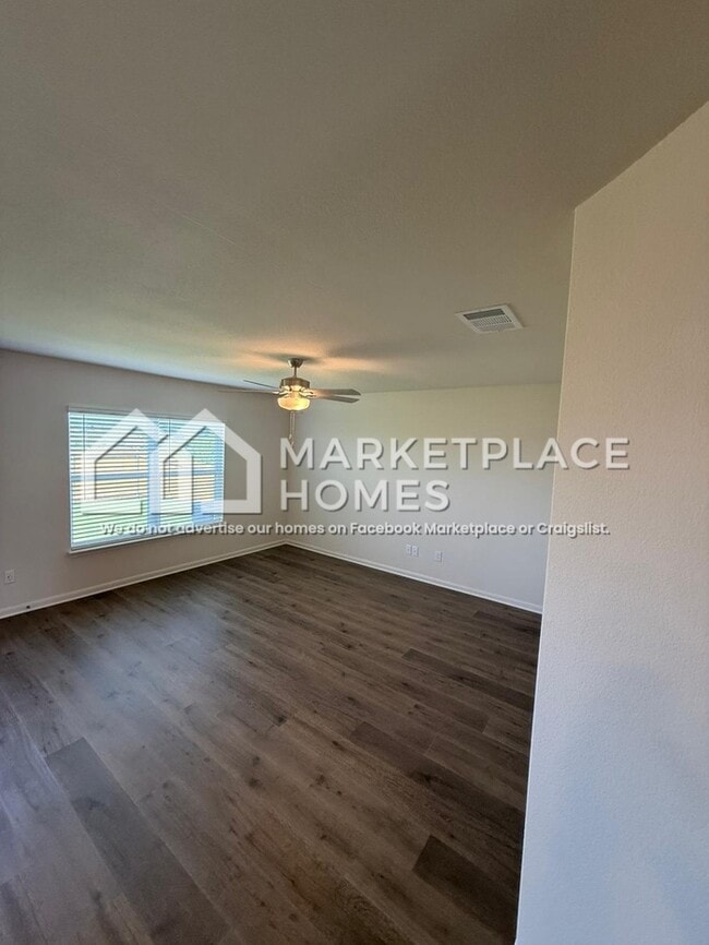 Building Photo - 904 Crimson Wolf Rd