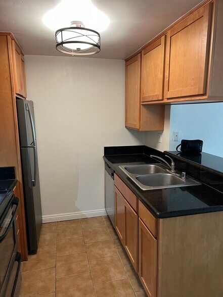 Building Photo - 5540 Lindo Paseo