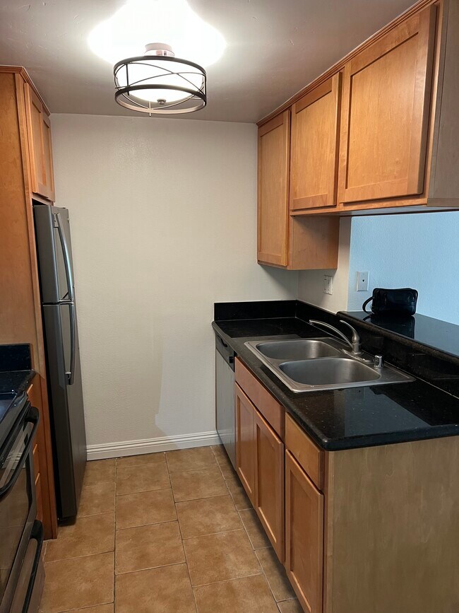 Building Photo - 5540 Lindo Paseo
