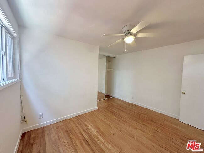 Building Photo - 1108 S Sherbourne Dr