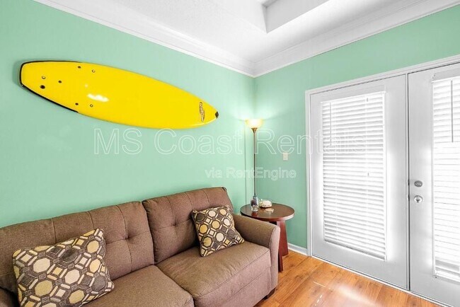 Building Photo - 2252 Beach Dr