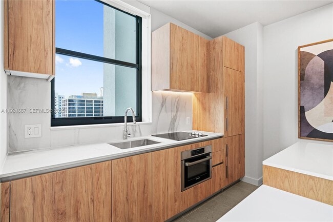 Building Photo - 11 NE 6th St