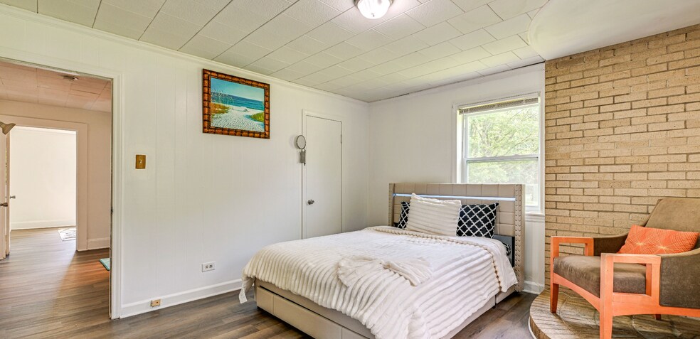 Building Photo - Room in Single Family Home on Austin Dr