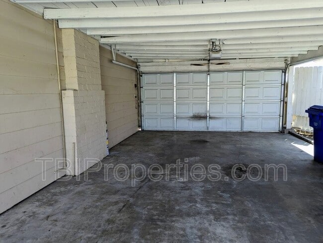 Building Photo - 156 E Marshall Blvd