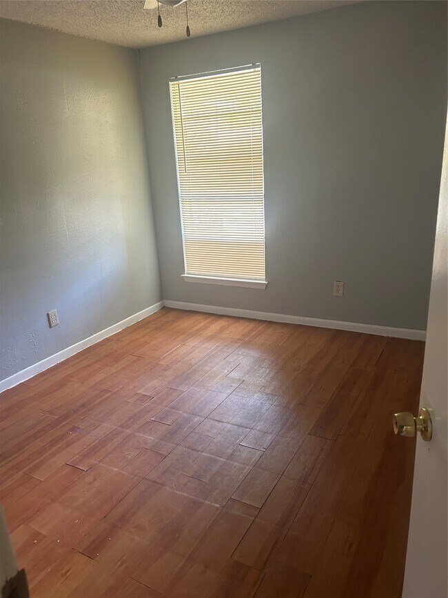 Building Photo - 15818 Willbriar Ln
