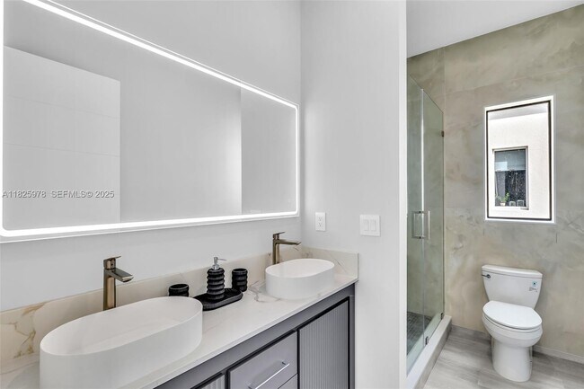 Building Photo - 808-810 SW 9th St