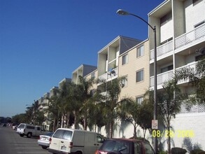 Building Photo - **PRICE ADJUSTMENT**  2BR/2BA LOFT CONDO IN BIXBY KNOLLS