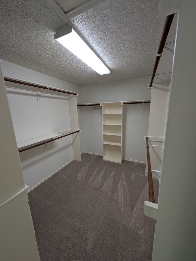 Building Photo - 1433 Fieldstone Dr