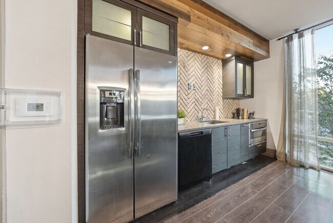 Building Photo - 1700 W Cleveland St