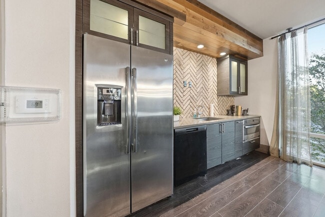 Building Photo - 1702 W Cleveland St