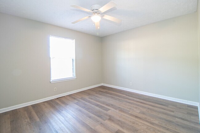 Building Photo - 670 Artic Ave
