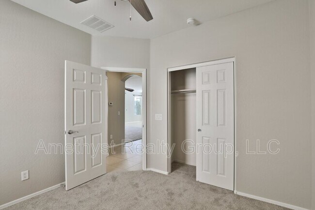 Building Photo - 15068 W Glenrosa Ave