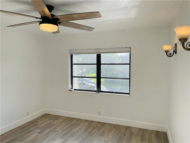 Building Photo - 3111 Oakland Shores Dr