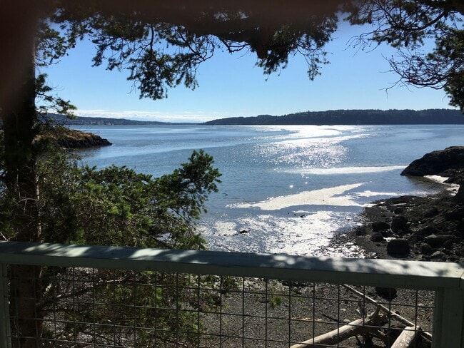 Building Photo - La Conner Home with Stunning View