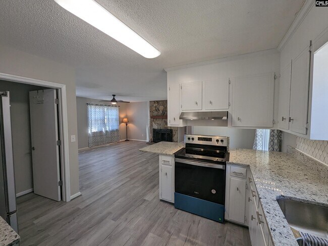 Building Photo - 404 Fox Squirrel Rd