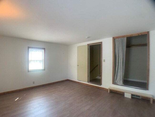 Building Photo - Huge yard! Updated appliances and more!
